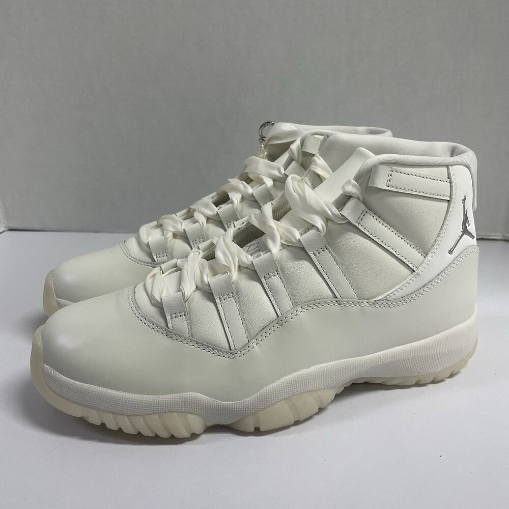 Air Jordan 11 Retro Pearl / Grand Final AR0715 110 Size 8 Women White Leather